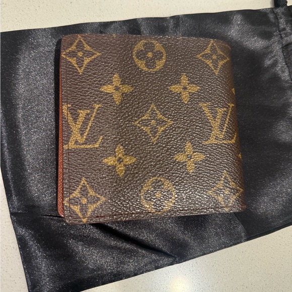 Louis Vuitton Brown and Gold Monogram Card Holder - Picture 2 of 12